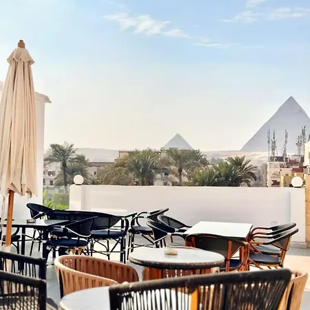 Amon Pyramids View Inn